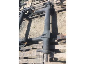 Вісь Mercedes-Benz TE5 гойдалка лита, М16 (загальна 2200, між супортами 1780, ресора колія 1300)