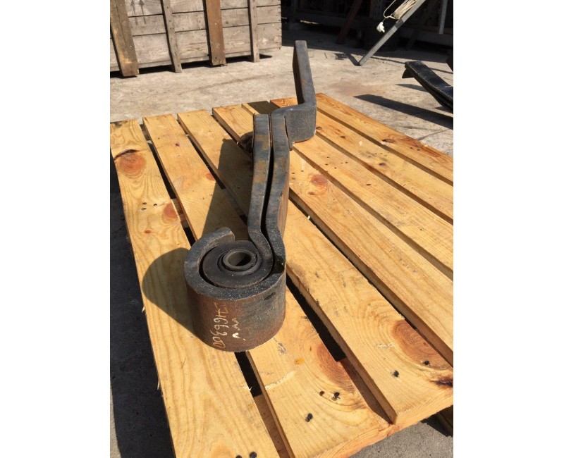 27166300 Ресору 2-лист. GIGANT права