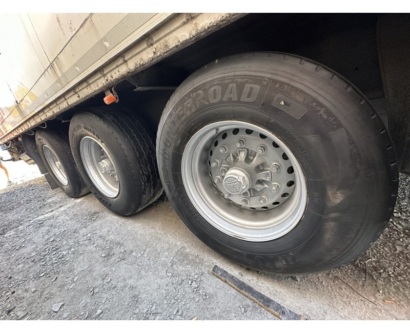 Напівпричіп SCHMITZ SKO 24 (2000 р.) Н/ПР-Фургон-Е, Гідроборт, BPW напівресора