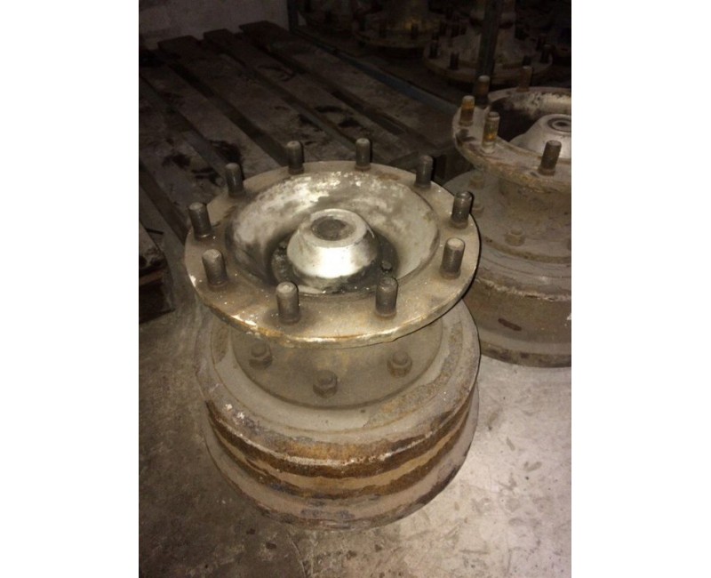 Ступиця Trailor зі спідницею